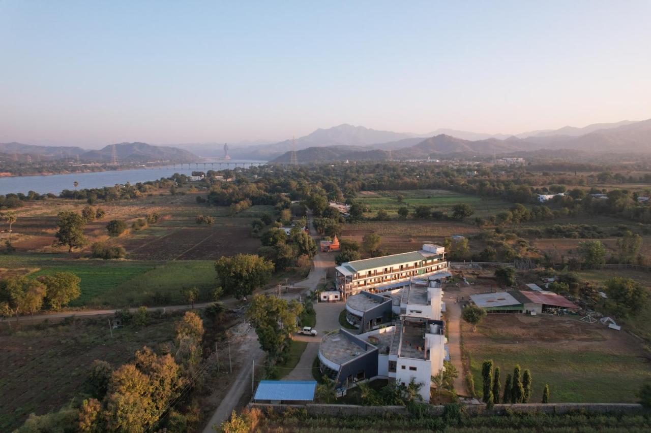Vasant Vihar Resort Kevadia Екстериор снимка